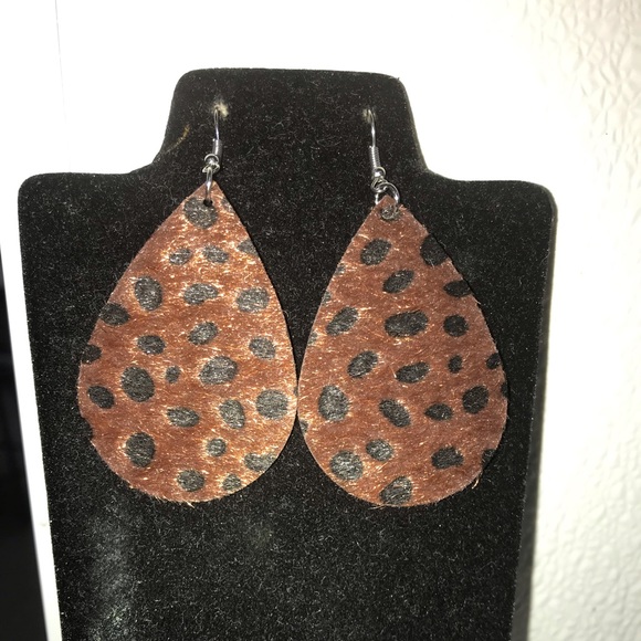 Earring - Picture 2 of 2